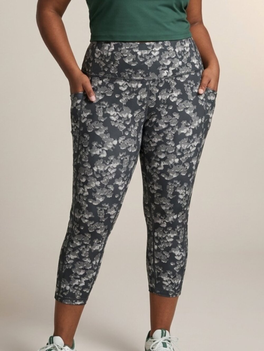 Z by Zella Women's Size 2X Dark Green Floral Cropped Leggings